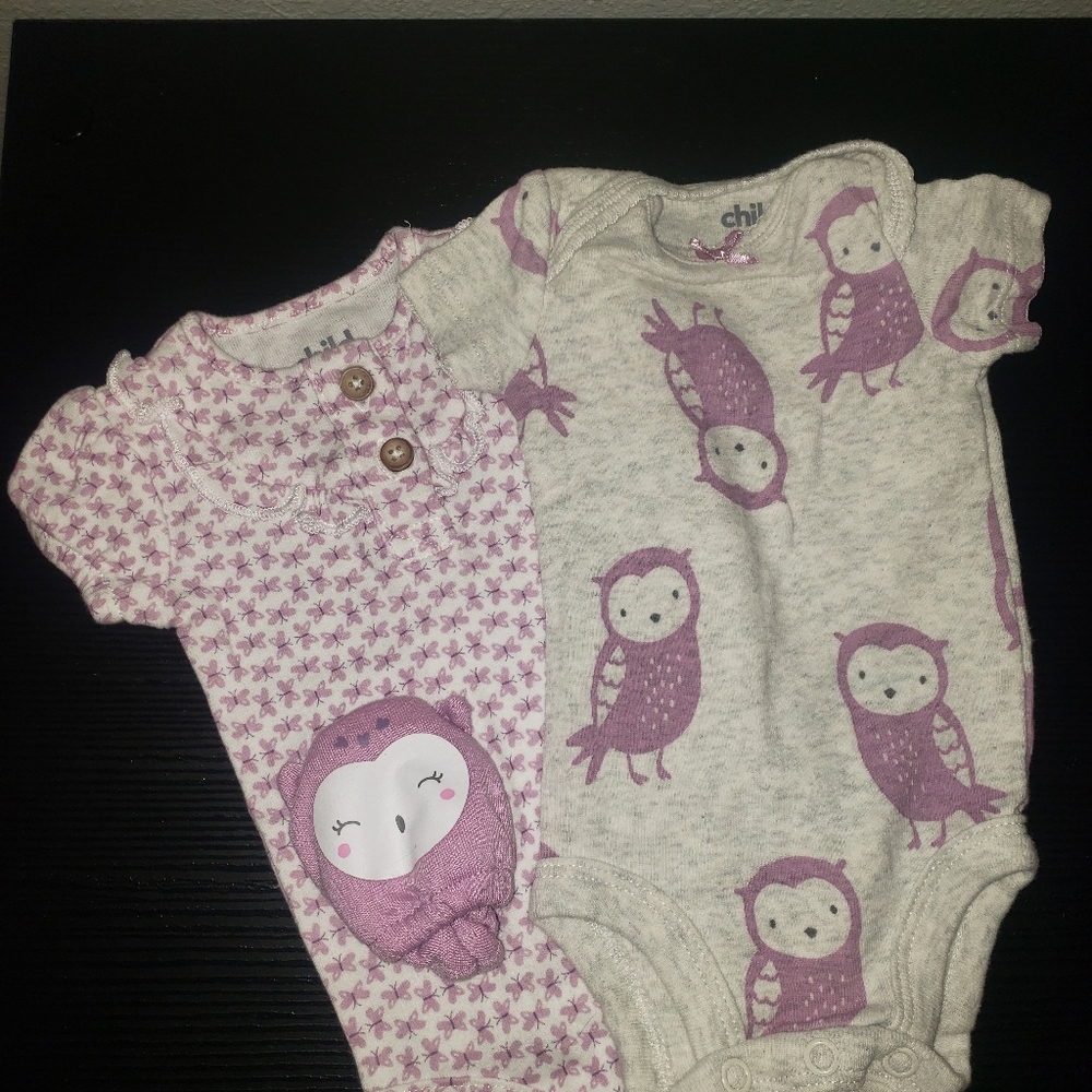 Newborn - Child of Mine - 3 pcs - 2 onesies and a matching mittens - NWOT
